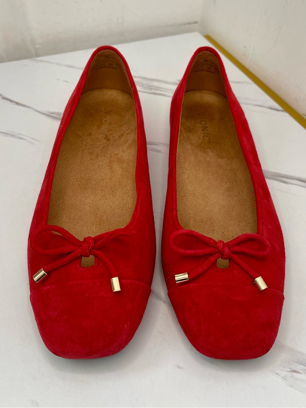 Vionic Klara Red Suede Square Toe Ballet Flats Bow Gold Hardware 10 Wide